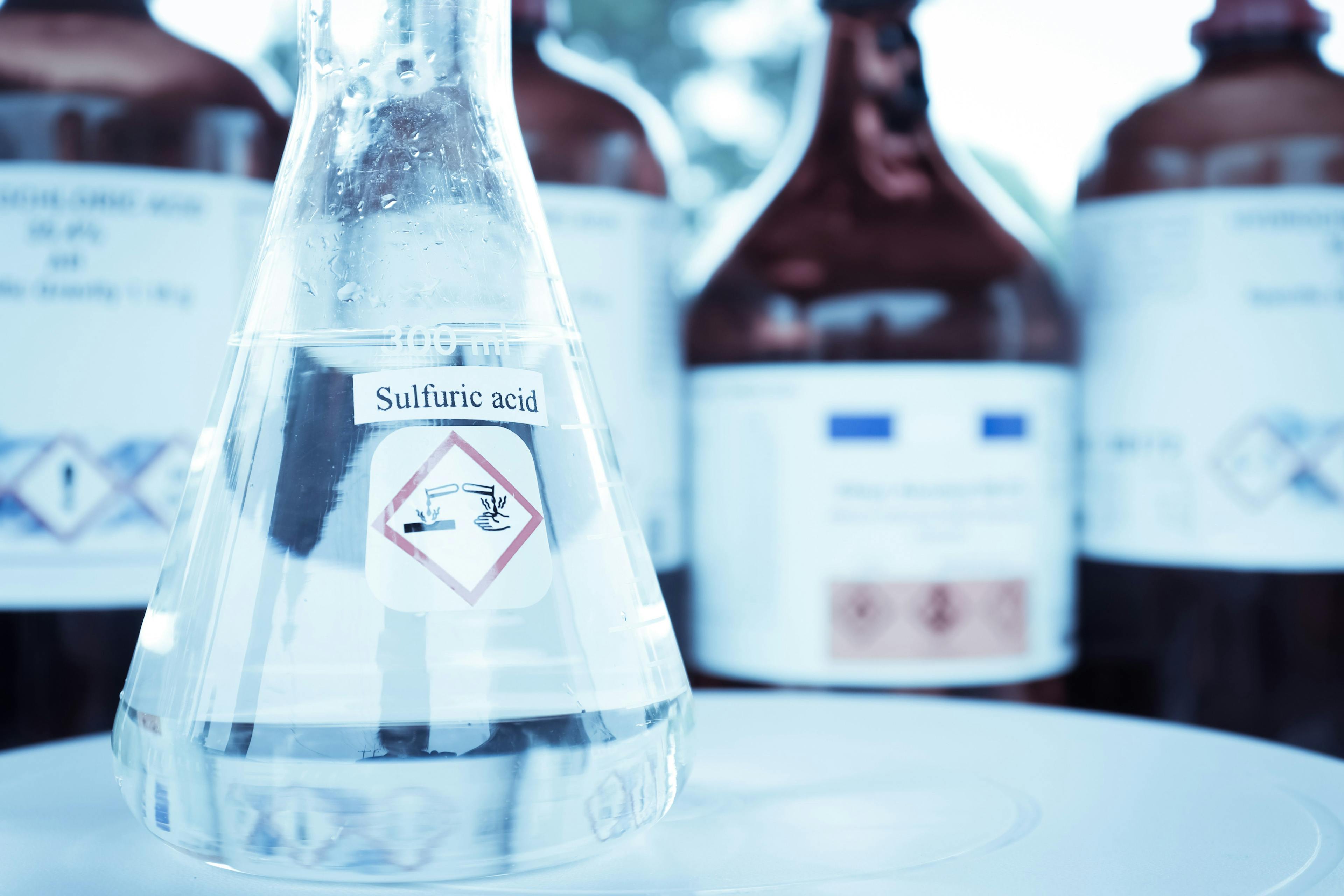 sulfuric acid in glass, chemical in the laboratory | Image Credit: © kittisak - stock.adobe.com