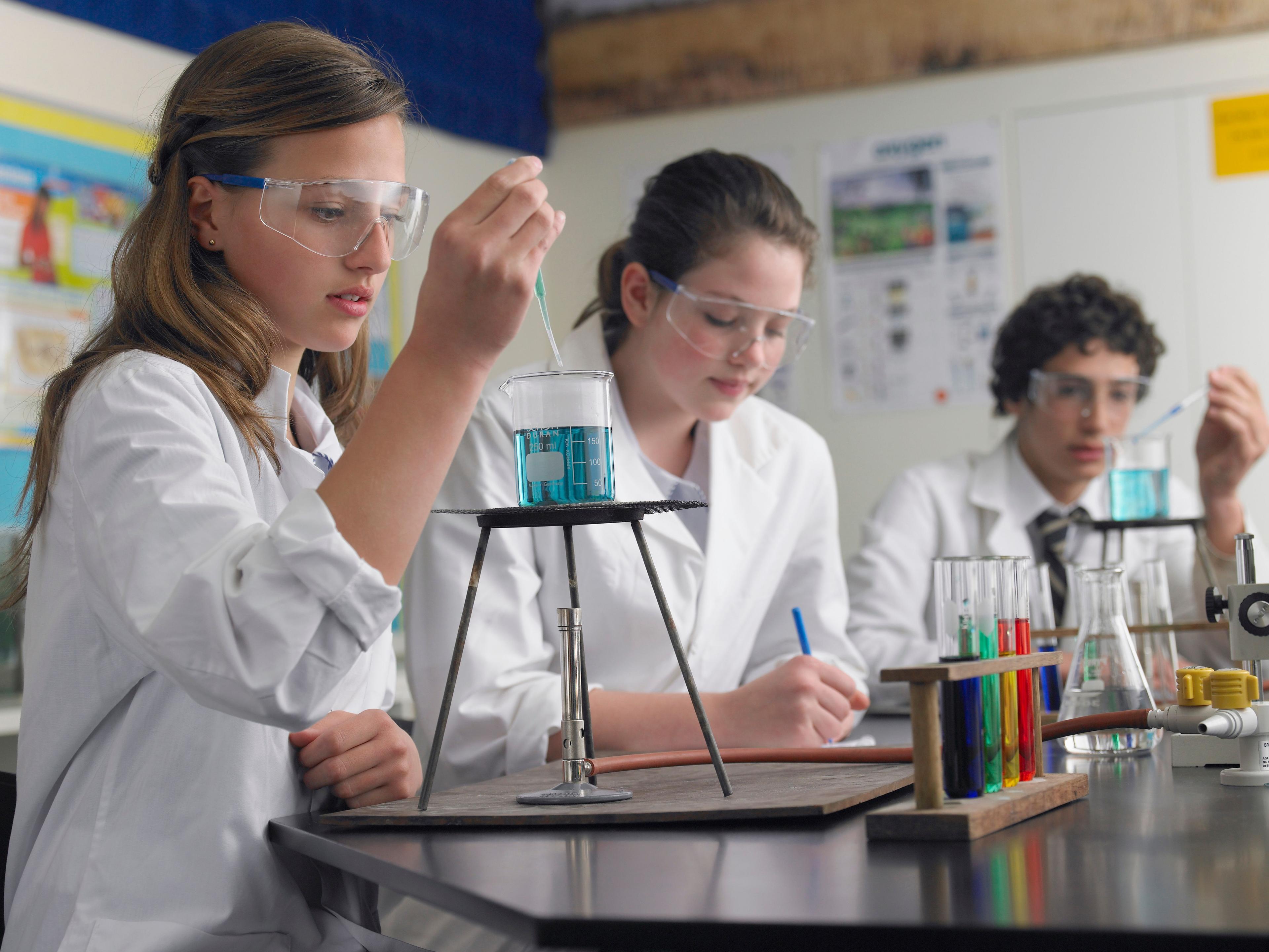 Teenage students caring out experiments in chemistry class | Image Credit: © moodboard - stock.adobe.com.