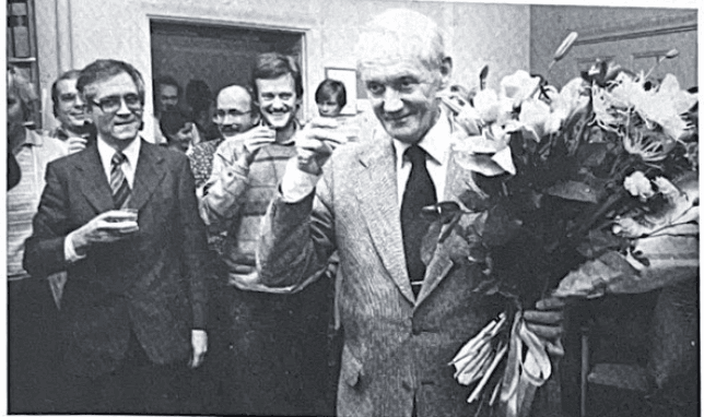 19 October 1981: The new Nobel Laureate at an improvised reception in the library of his Institute. To his right are his son Dr. Hans Siegbahn, also an ESCA spectroscopist, Professor Ingvar Lindgren, and his long-time colleague Professor Carl Nordling. Following international tradition on occasions like this, champagne is served in plastic glasses! (photo courtest UNT Bild. Uppsala)