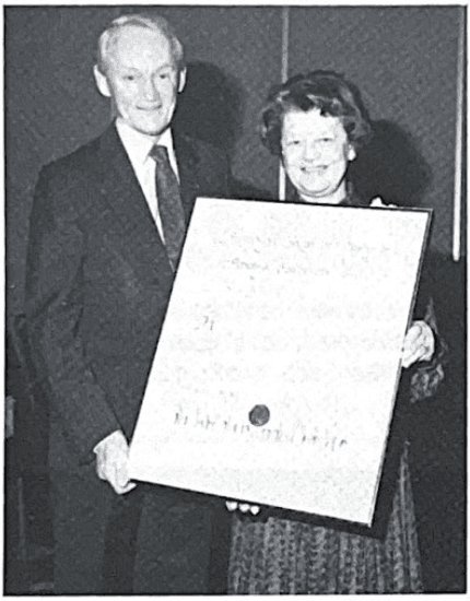 Professor Siegbahn with his wife after receiving the Pittsburgh Spectroscopy Award in Atlantic City, USA, earlier this year.