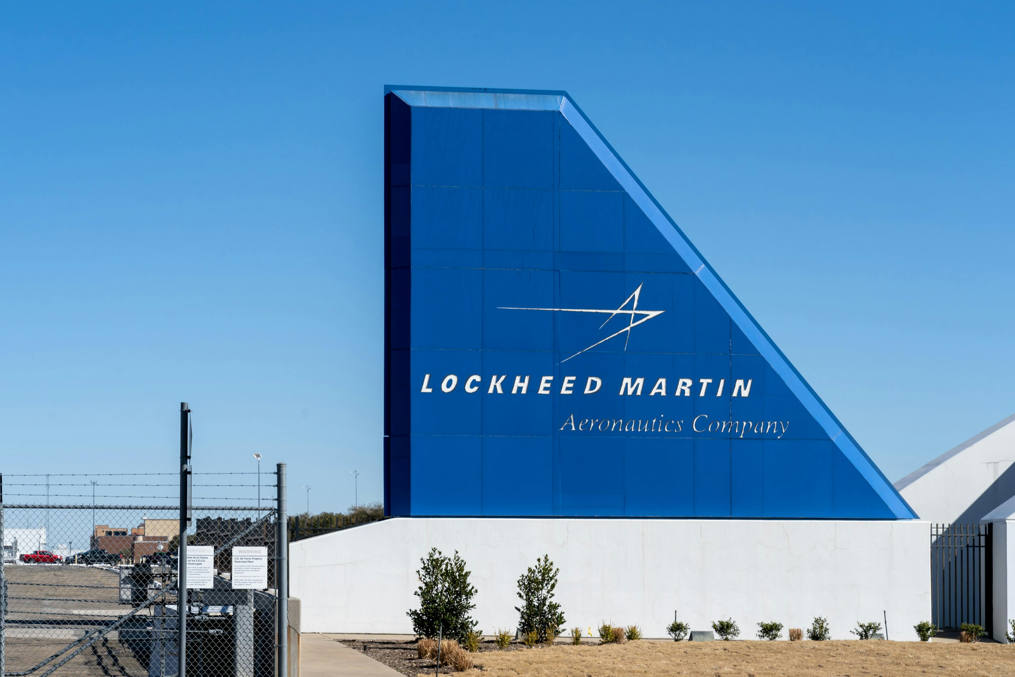 The sign for Lockheed Martin Aeronautics Company at its facility in Fort Worth, TX, USA © JHVEPhoto - stock.adobe.com