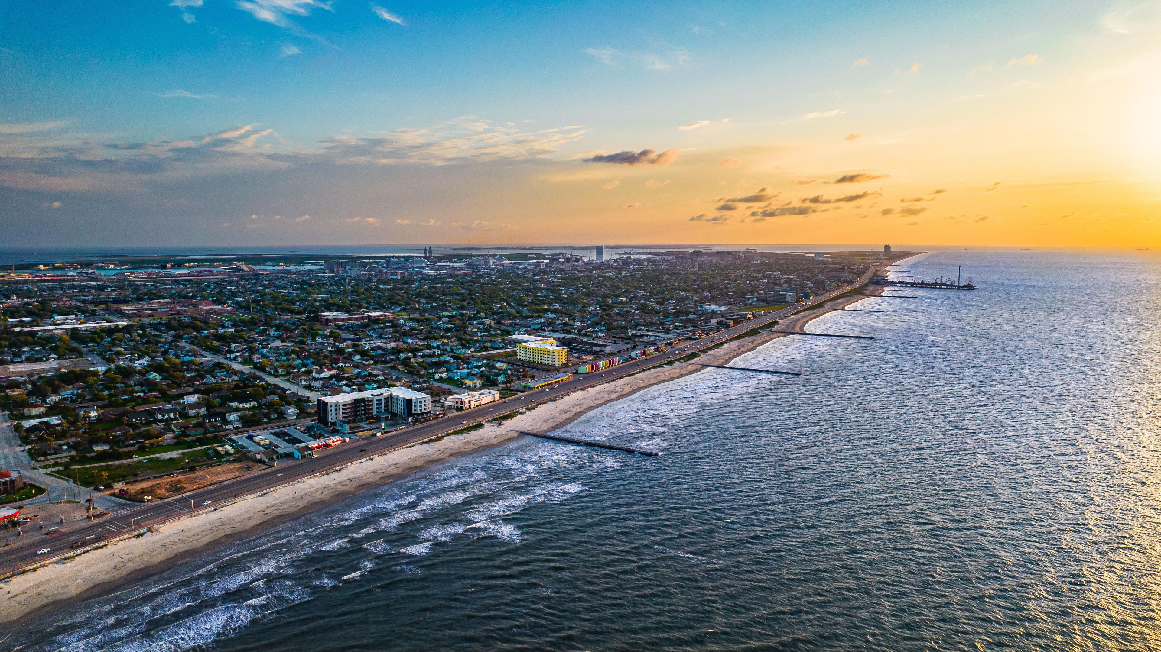 Beach at Galveston Seawall | Image Credit: © matt - stock.adobe.com